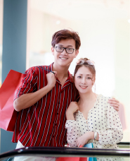 한국인 커플의 쇼핑 데이트 사진 소재
